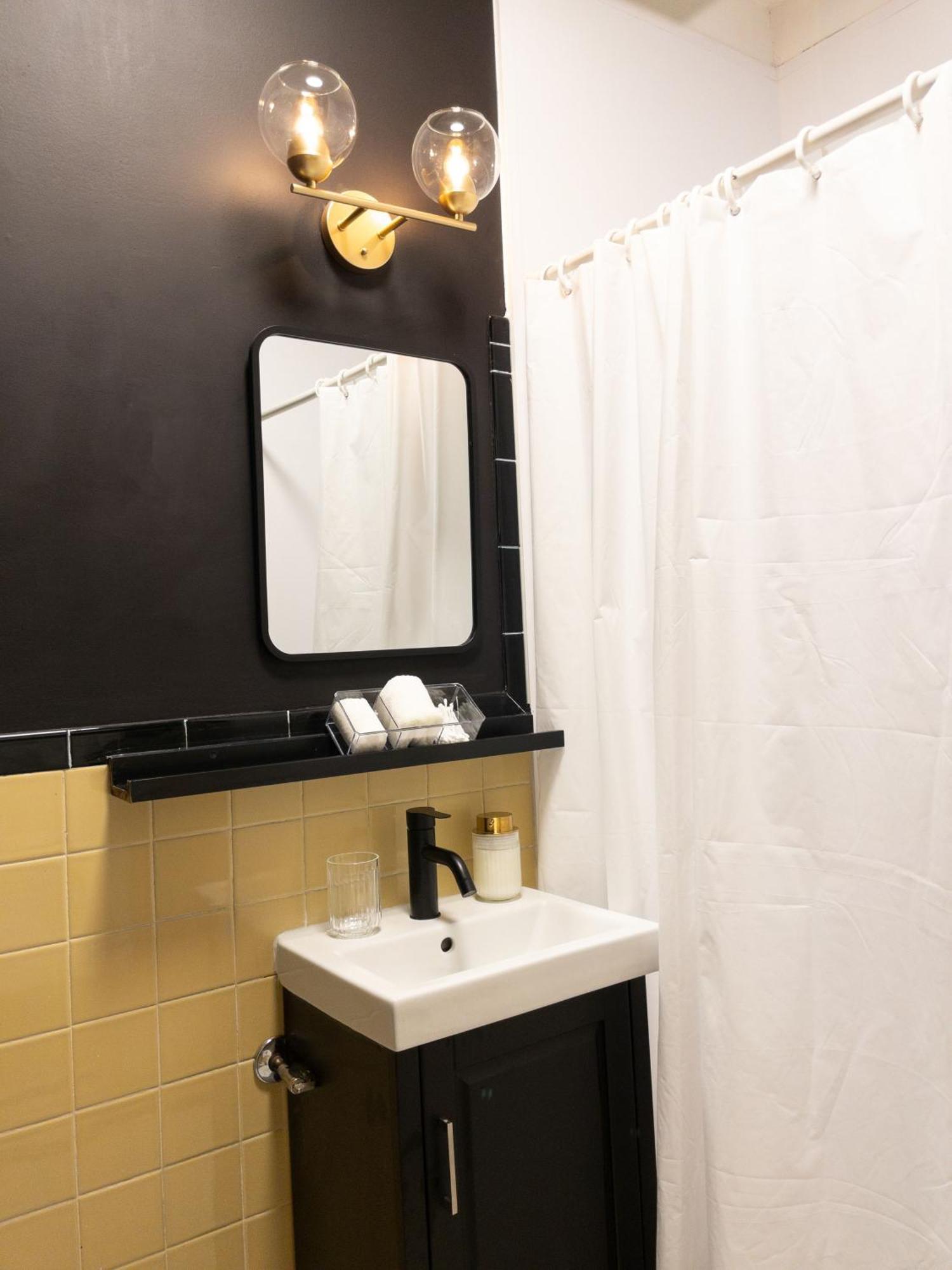 Вилла Heart Of Mtr For Memorable Experience 7Minmetro 2 Backyard Fully Equipped Монреаль Экстерьер фото